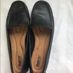 Born black size 8/39 please see the picture